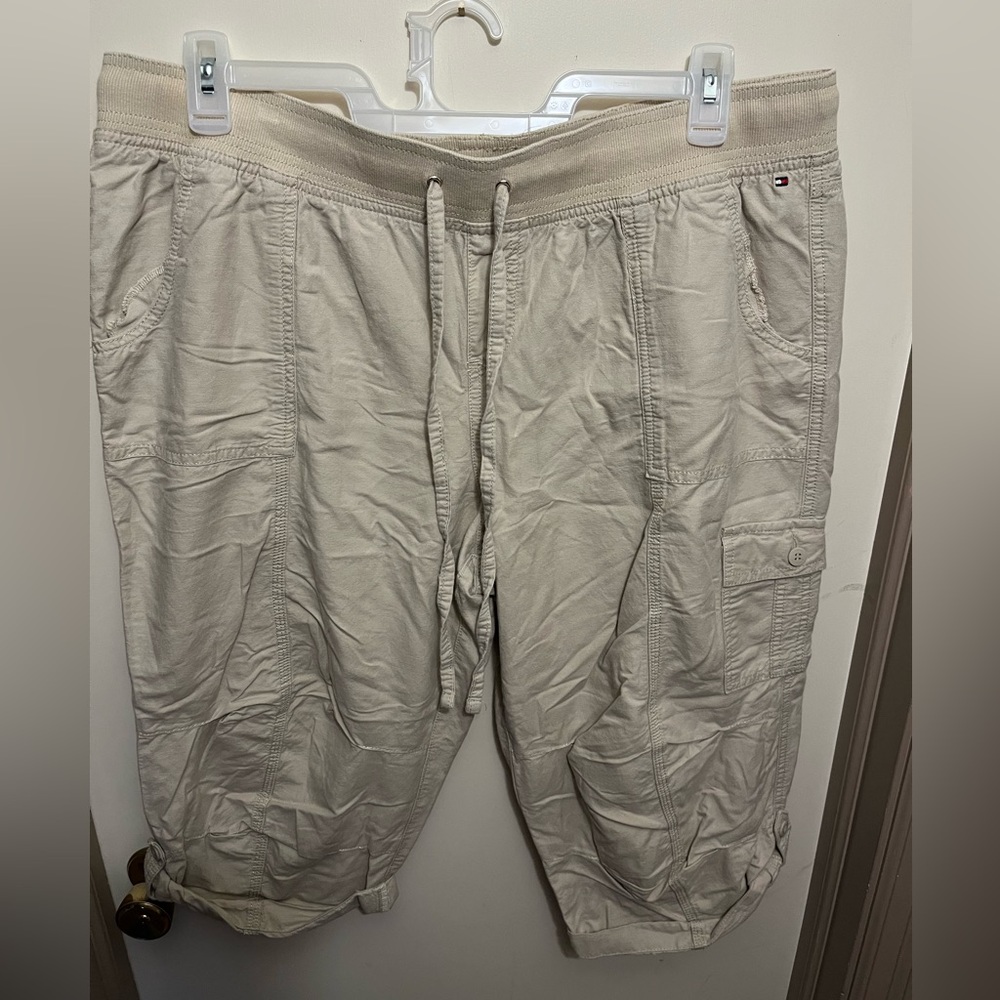 Tommy Hilfiger capri shorts/ pants